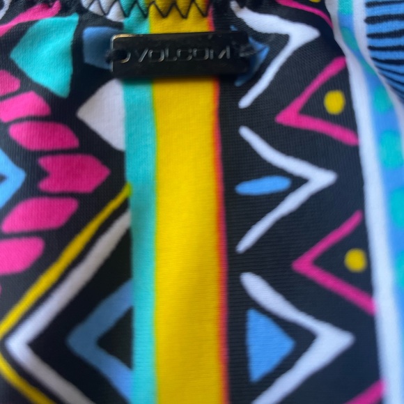 Volcom one piece - Picture 6 of 6